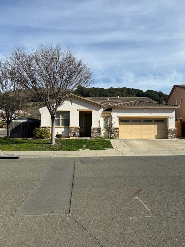 Building Photo - 10 Tolentino Dr