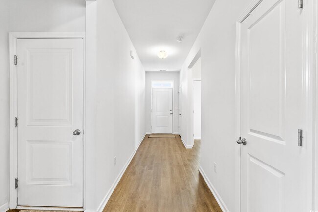 Building Photo - 209 Mountain Ash Ln