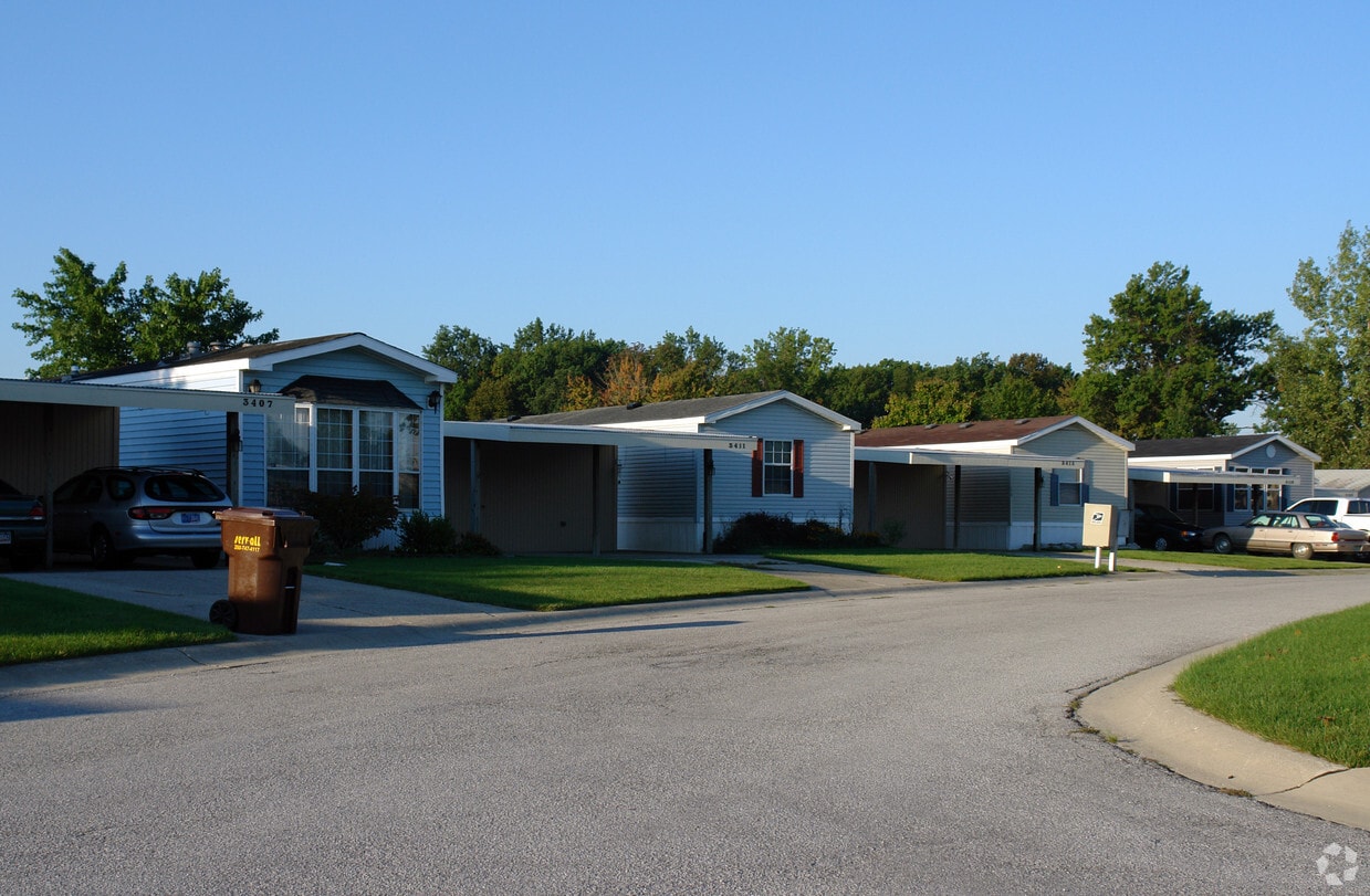 Village of North Oak Apartments in Fort Wayne, IN