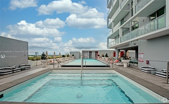 Building Photo - 2000 Metropica Way