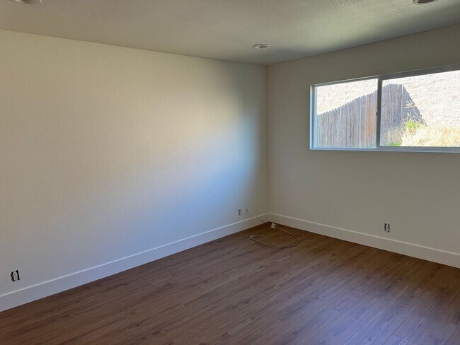 Foto del edificio - 5521-5523 Missie Way