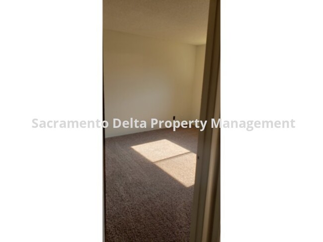 Building Photo - NORTH HIGHLAND DUPLEX