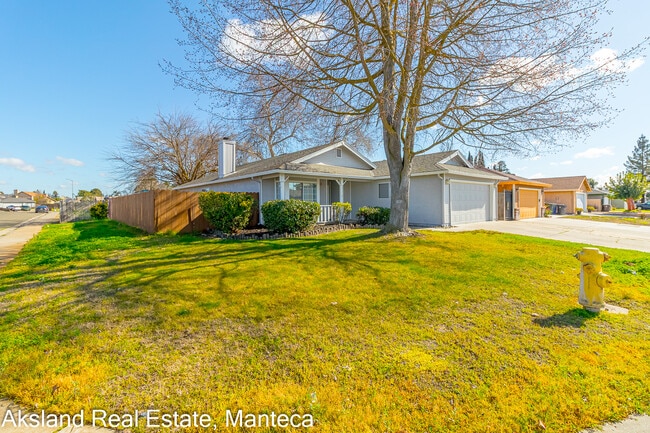 Building Photo - 15046 Cambridge Dr