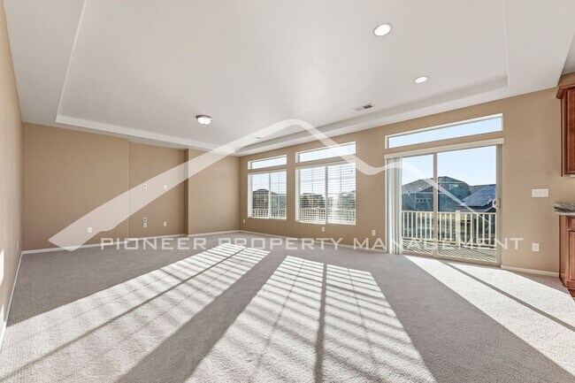 Building Photo - Gorgeous Home with Central AC and Washer/D...