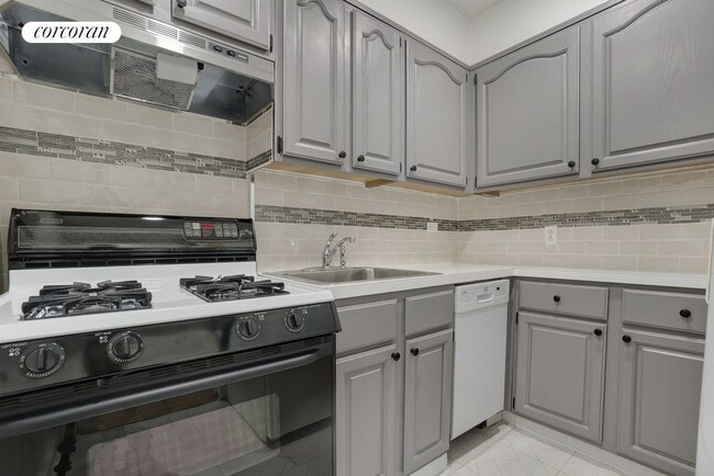 Building Photo - 35-20 Leverich St