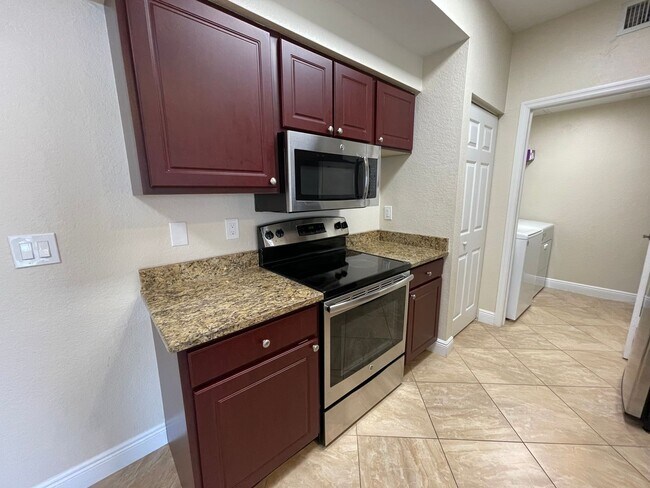 Foto del edificio - ANNUAL RENTAL - 2 BED / 2 BATH CONDO AT ST...