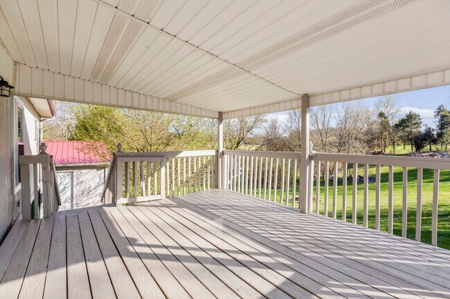 Foto del edificio - Charming 3-bedroom, 2-bathroom home locate...
