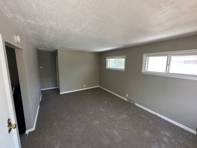Foto del edificio - 5641-5643 N 61st St. (Duplex)