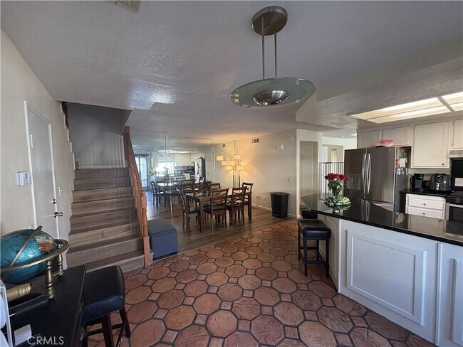 Foto del edificio - 22933 Estoril Dr