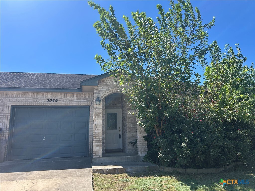 Foto principal - 3049 Pine Valley Dr