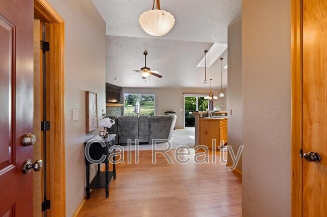 Foto del edificio - 5211 S Myrtle Ln