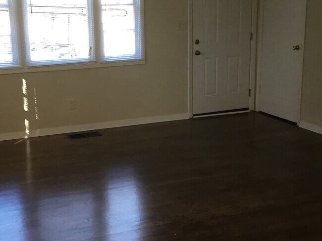 Foto del edificio - 829 Sandy Creek Dr NW