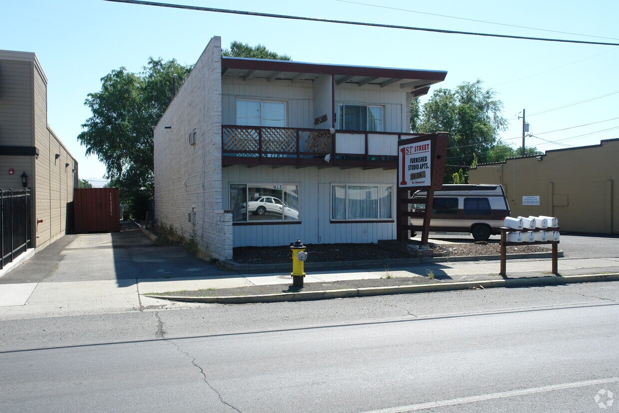 Building Photo - 1021 N 1st St