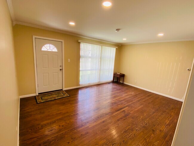 Living Room - 7133 Emerson St