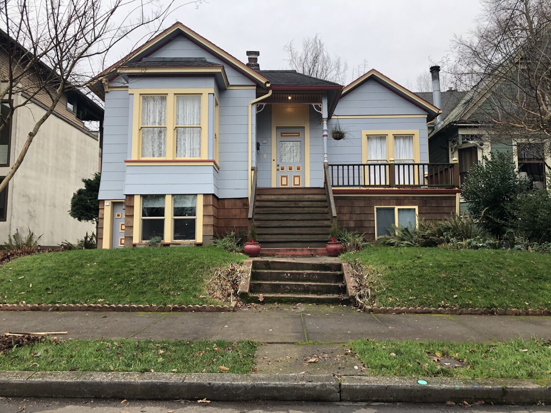 gloomy winter exterior - 30 NE Stanton St
