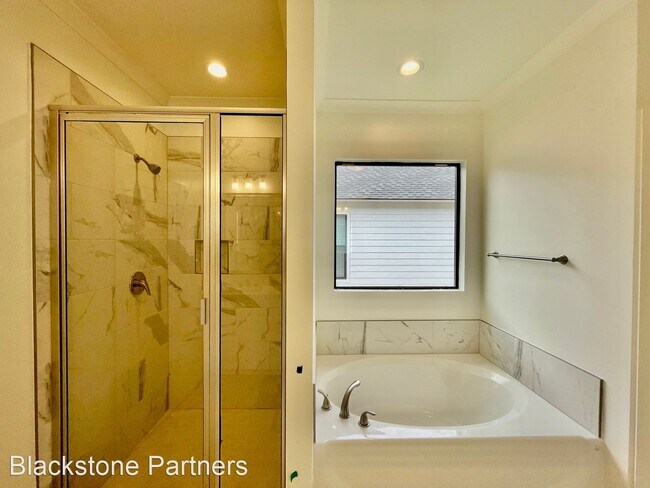 Building Photo - 4 br, 2 bath House - 9925 Stonewater Drive