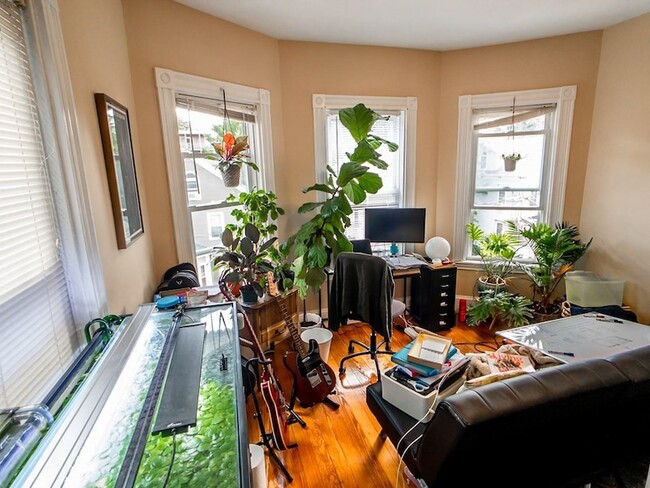 Foto del edificio - 30 Spring Park Ave