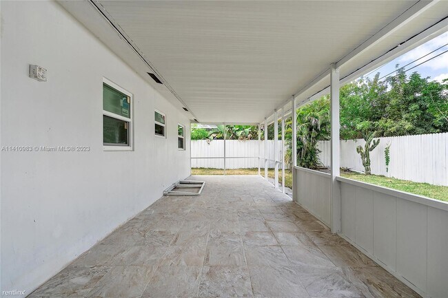 Foto del edificio - 3 br, 2 bath House - 3963 NW 18th Ave # 3963