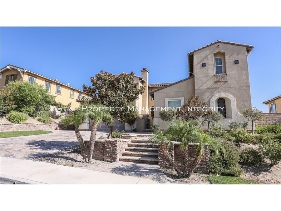 Primary Photo - Stunning Executive Lake Hills Reserve Hills