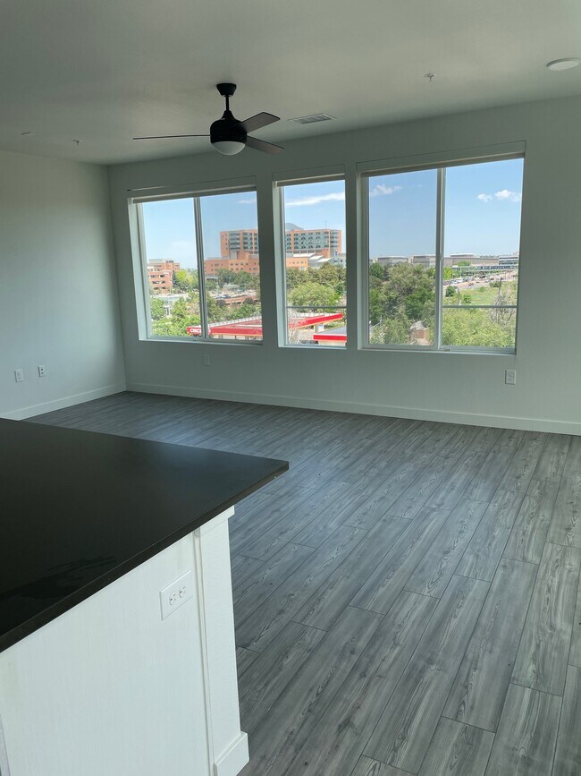 Foto del edificio - 12600 E Colfax Ave