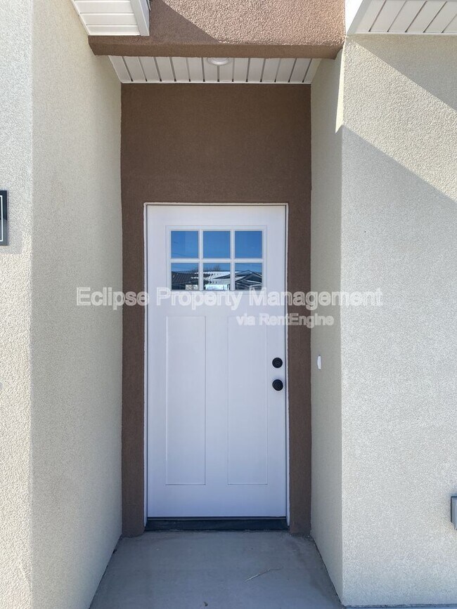 Building Photo - 515 Crestone Ave