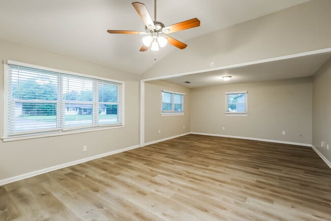 Foto del edificio - 7303 Dunkirk Ln