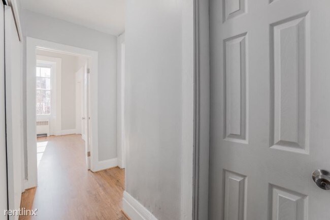 Building Photo - 3 E Madison St