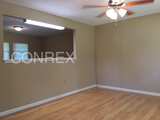 Building Photo - 438 Riverside Ln