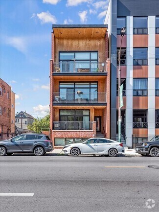 Building Photo - 1732 N California Ave