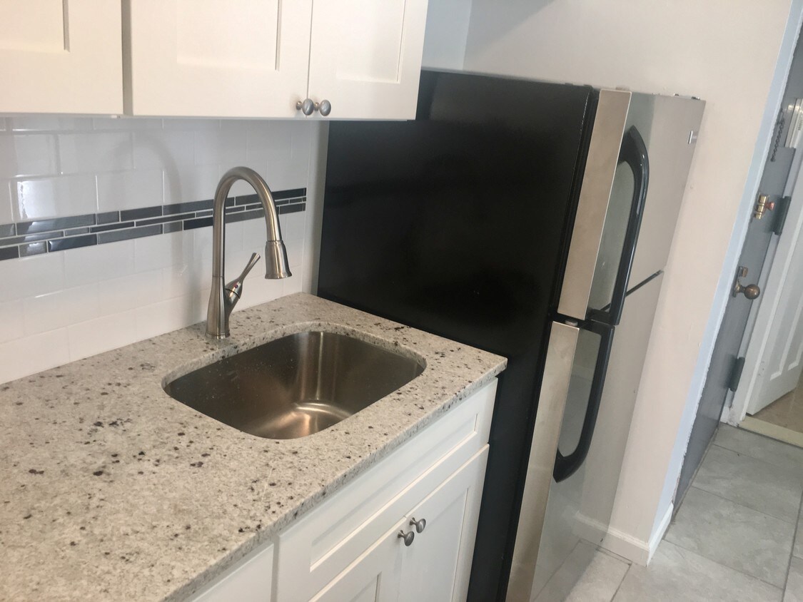 Foto principal - 108-32 Flatlands 9th St