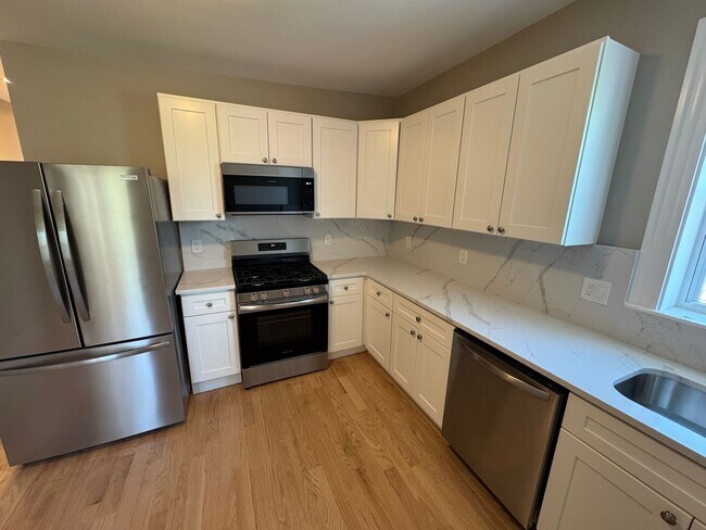 Building Photo - Amazing 4 bed 2 bath in Somerville.....