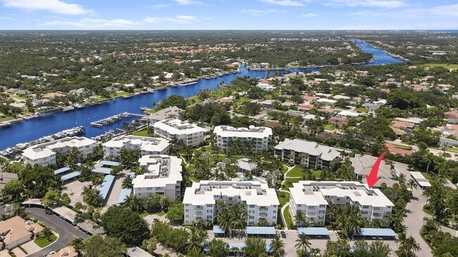Building Photo - 1044 Bay Colony Dr S