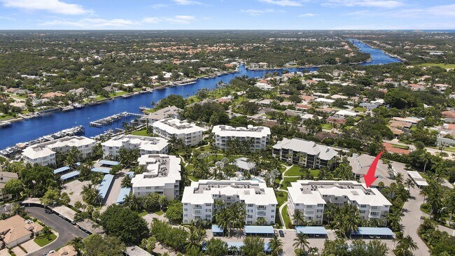 Building Photo - 1044 Bay Colony Dr S