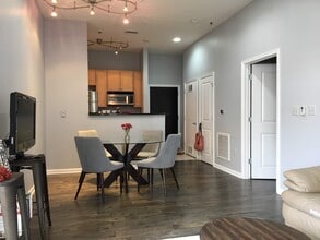 Building Photo - 309 Holland Ln