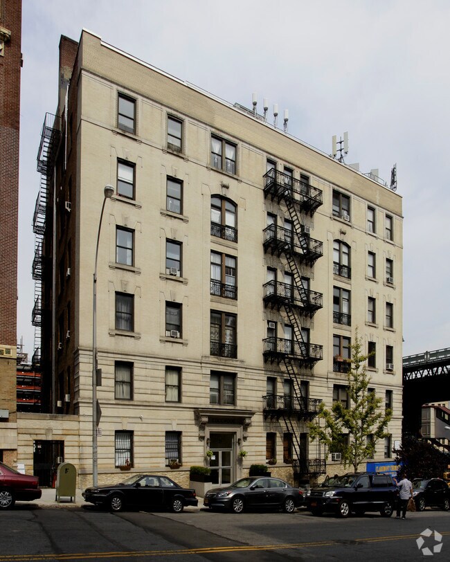 Building Photo - 31 Tiemann Plz