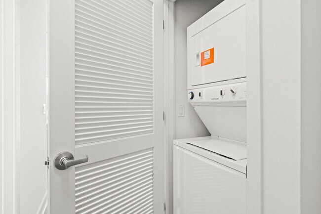 Photo - 203 N Garland Ct Apartment