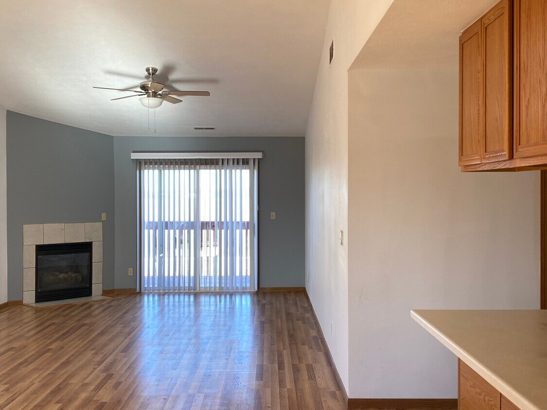 Great room - some have carpet and no FP - 7413 Shillington Dr