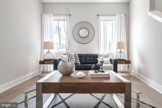 Building Photo - Northern Liberties Townhome with Parking