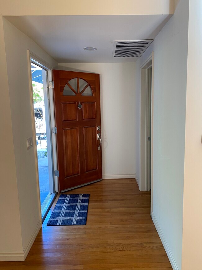 Entrada - 5914 Flambeau Rd