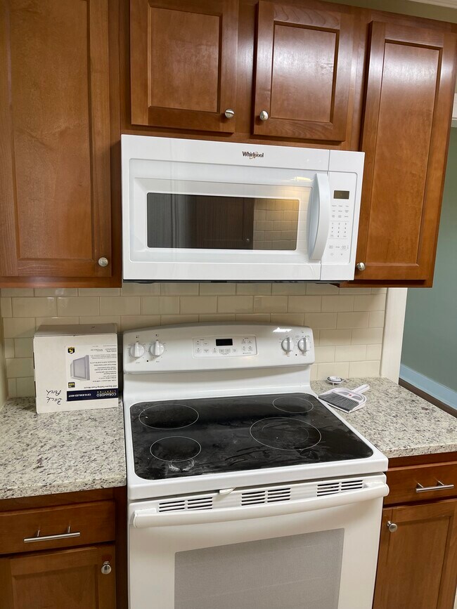 Building Photo - 636 Carol Marie Dr