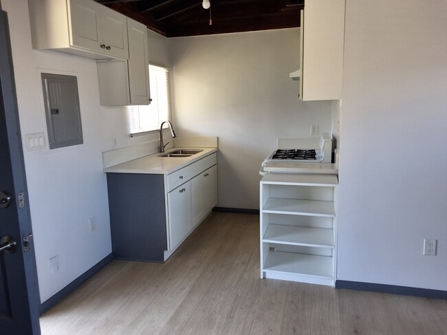 Kitchen - 1412 W 107th St