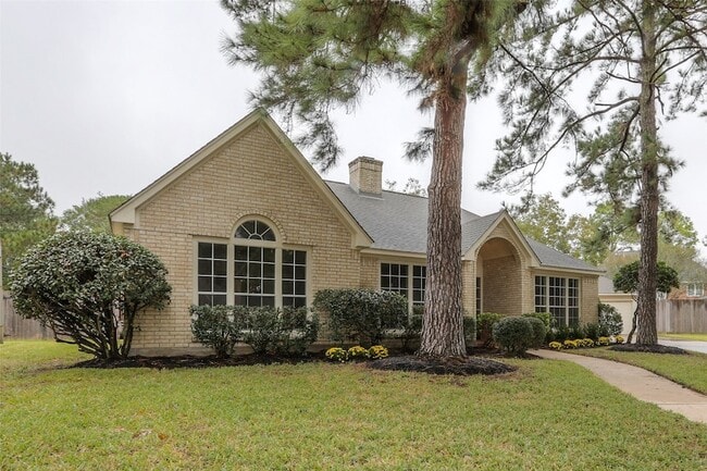 Building Photo - 7715 Shady Palms Dr