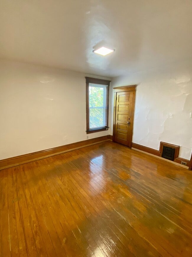 Building Photo - 1005-1017 W. 14th Ave.