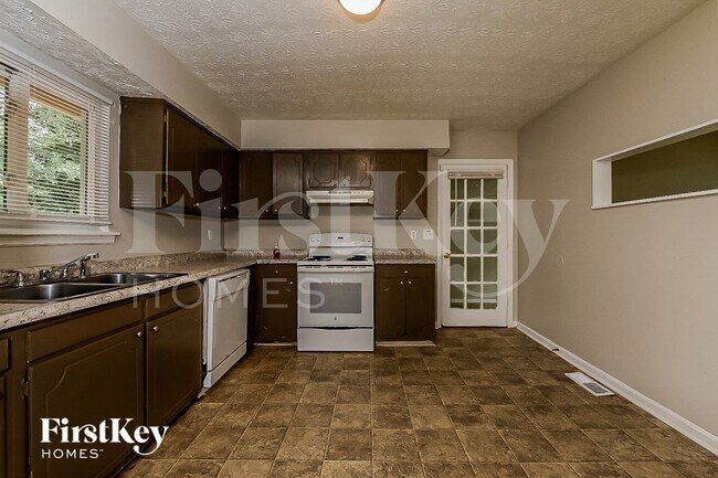 Foto del edificio - 9075 Gatewood Dr