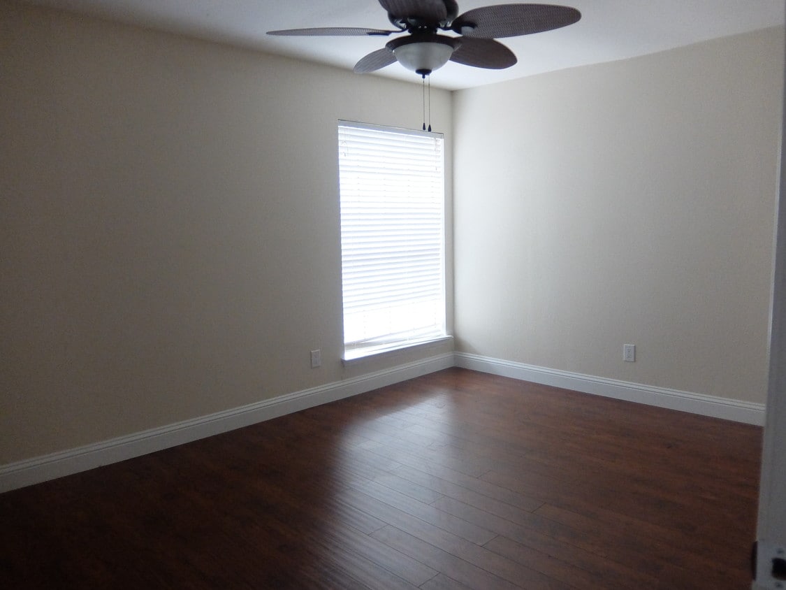Hardwood floor - 11609 April Dr