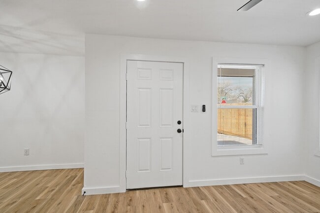 Foto del edificio - 4154 Erby St