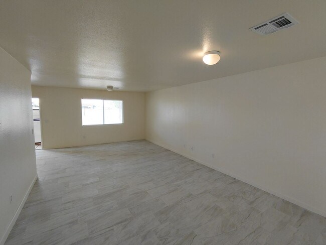 Foto del edificio - Beautiful Two-Story Corner Home for Rent in Parkside – Brawley