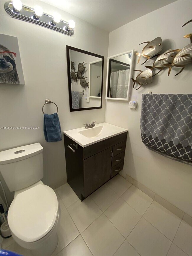 Building Photo - 3600 Mystic Pointe Dr