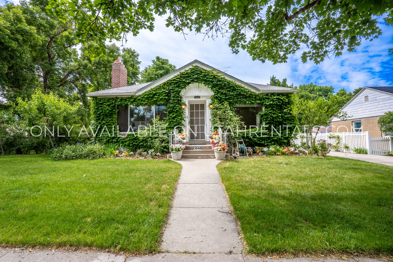 Primary Photo - 2040 E Redondo Pl