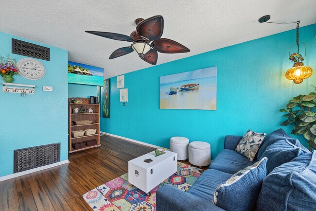 Foto del edificio - 15209 Leeward Dr